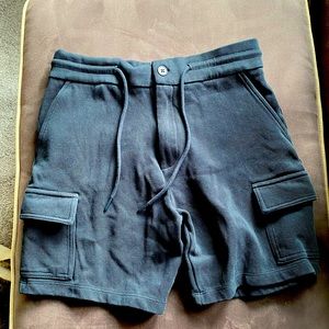 Men’s cargo style drawstring shorts
